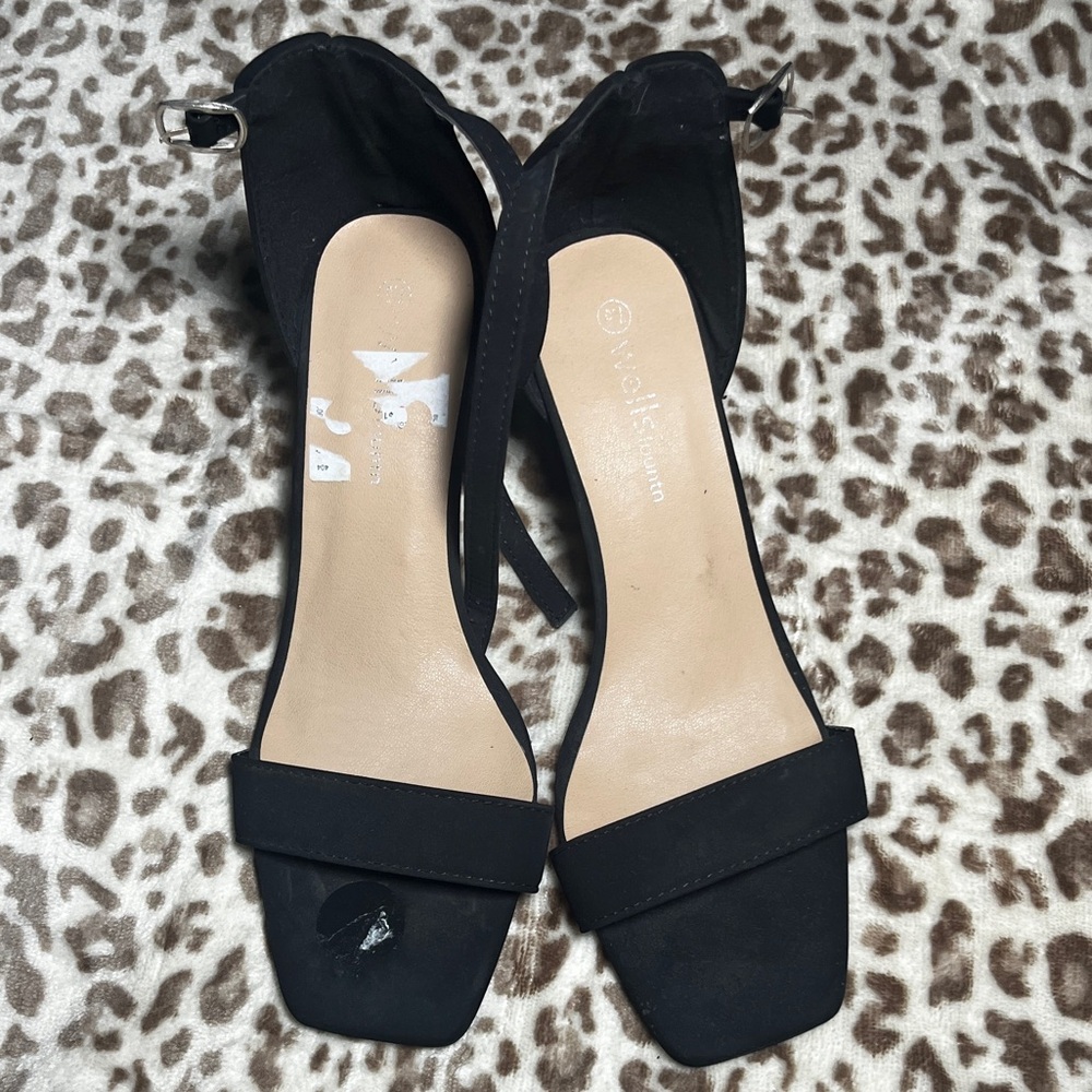 Elegant Black Women's Shoes - Picture 1 of 5